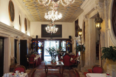 Main hallway and breakfast area - Palazzo Abadessa